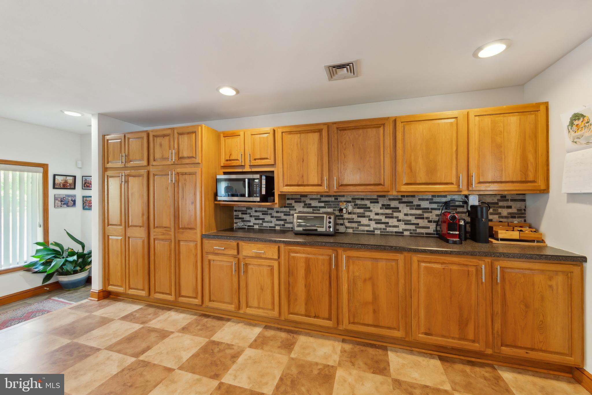 216 Howarth Rd