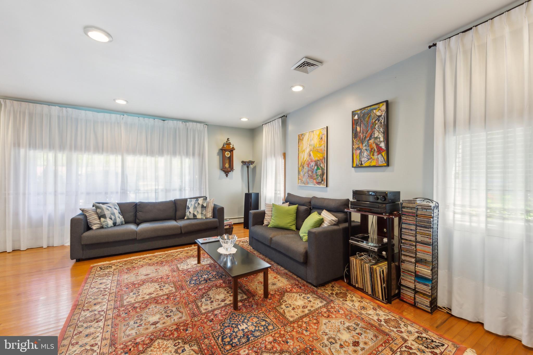 216 Howarth Rd