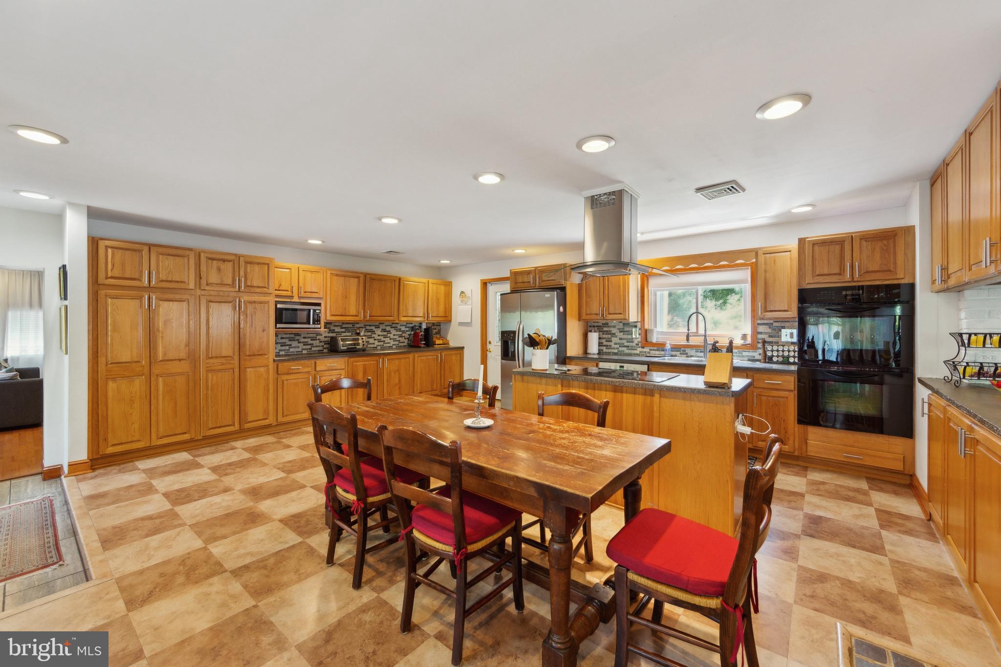 216 Howarth Rd