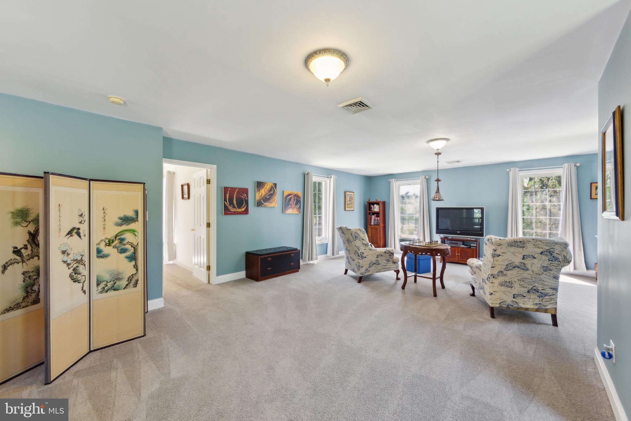 216 Howarth Rd
