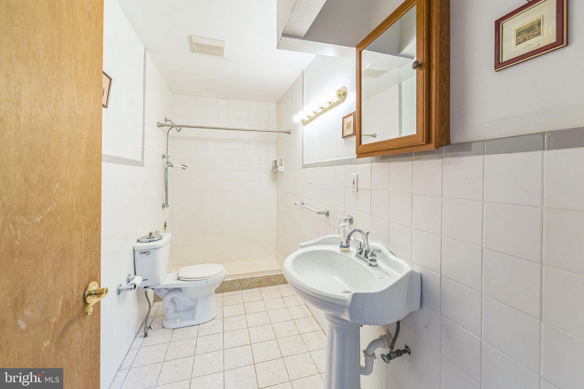 216 Howarth Rd