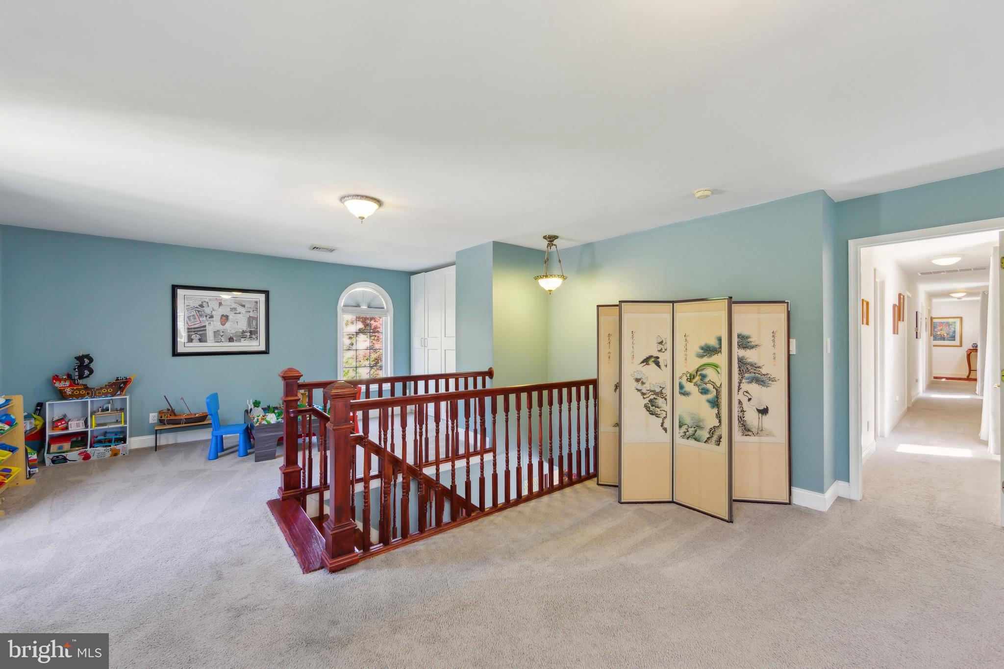 216 Howarth Rd