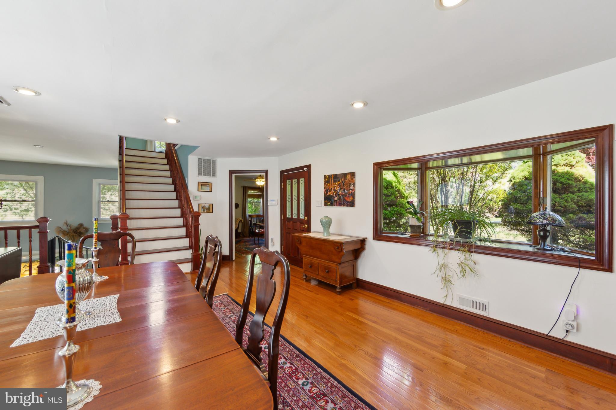 216 Howarth Rd