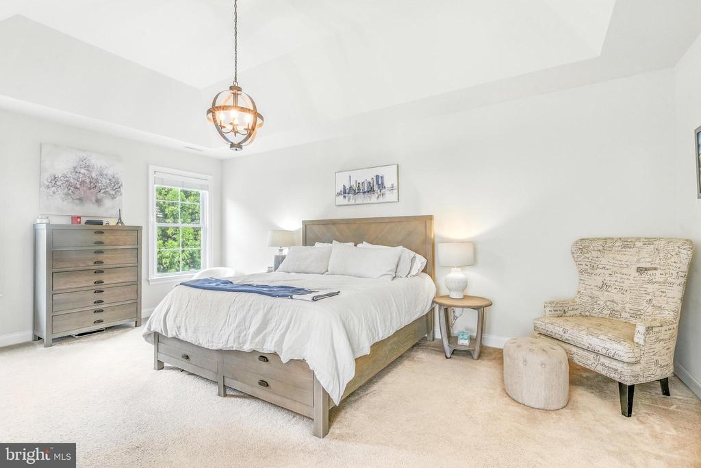 24 Oakmont Cir