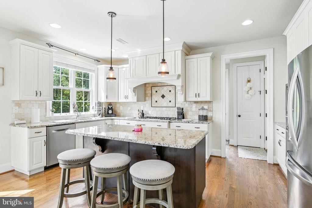 24 Oakmont Cir