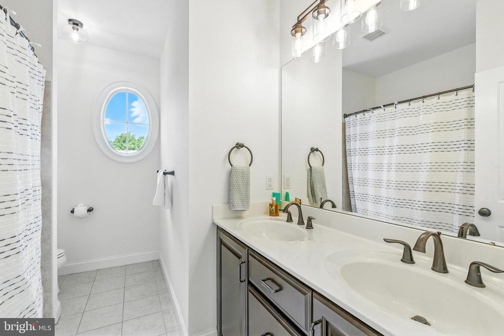 24 Oakmont Cir