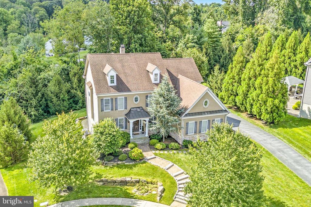 24 Oakmont Cir