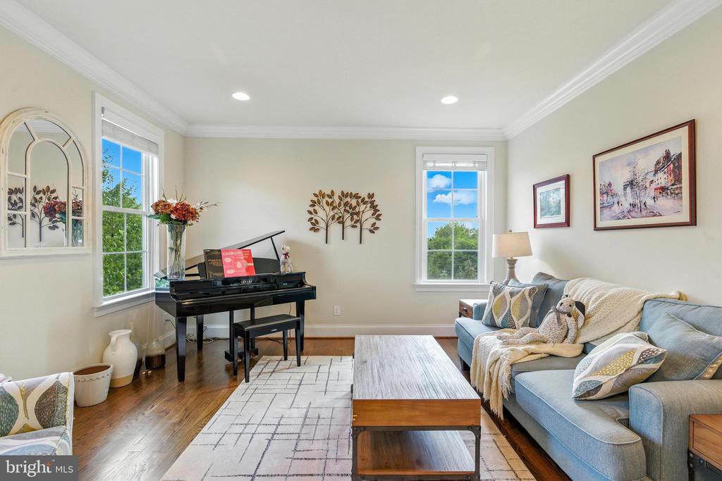 24 Oakmont Cir