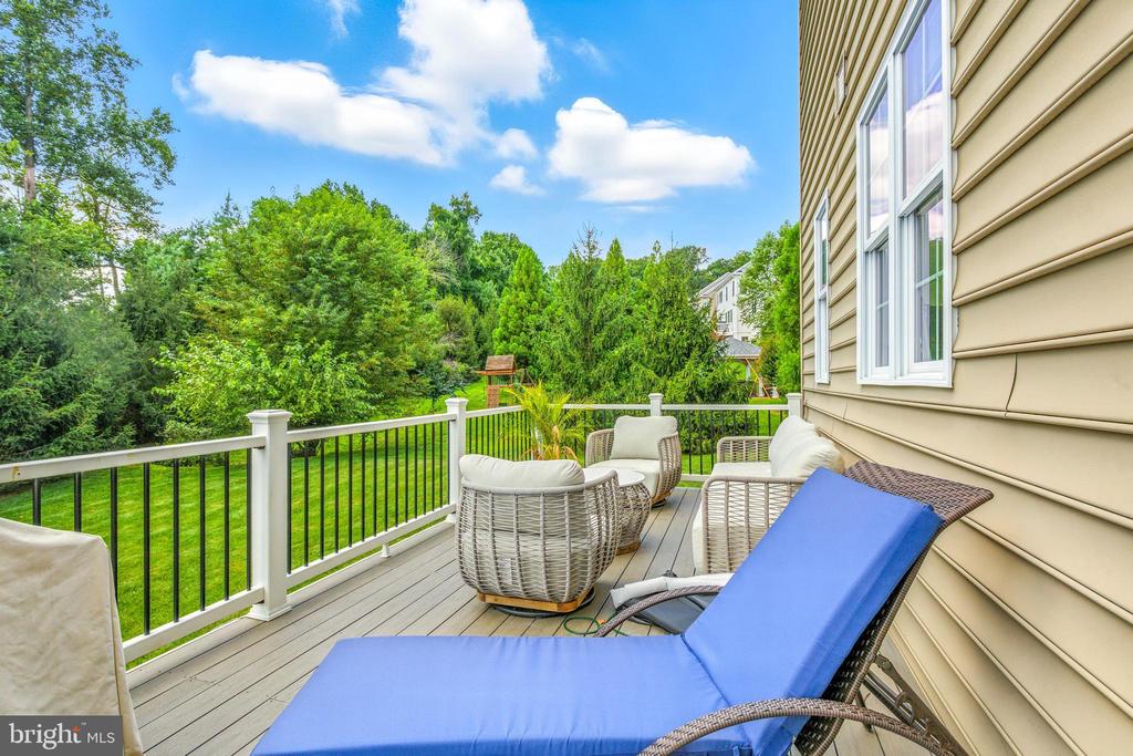 24 Oakmont Cir