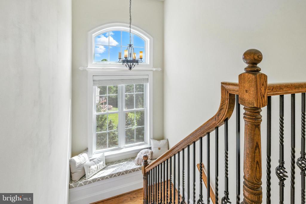 24 Oakmont Cir