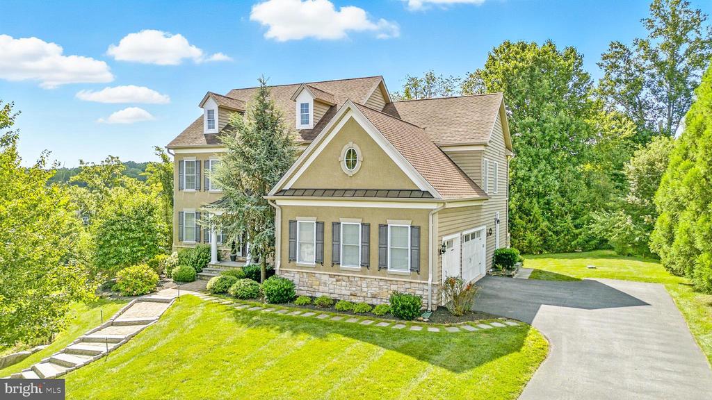 24 Oakmont Cir