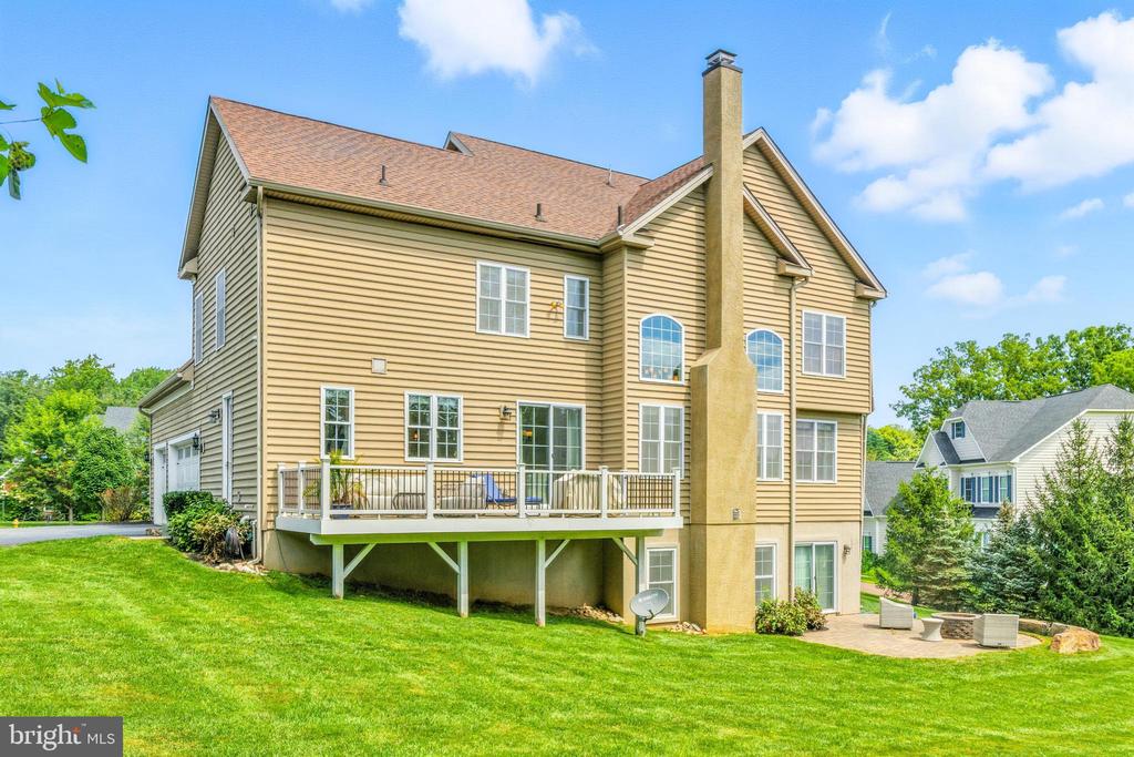 24 Oakmont Cir