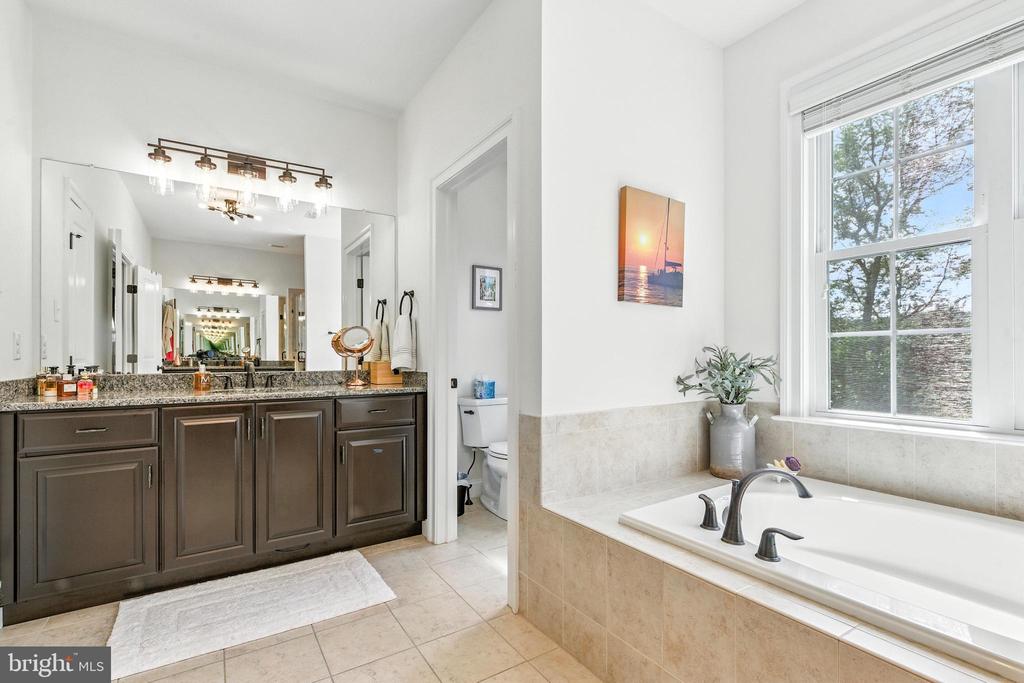 24 Oakmont Cir