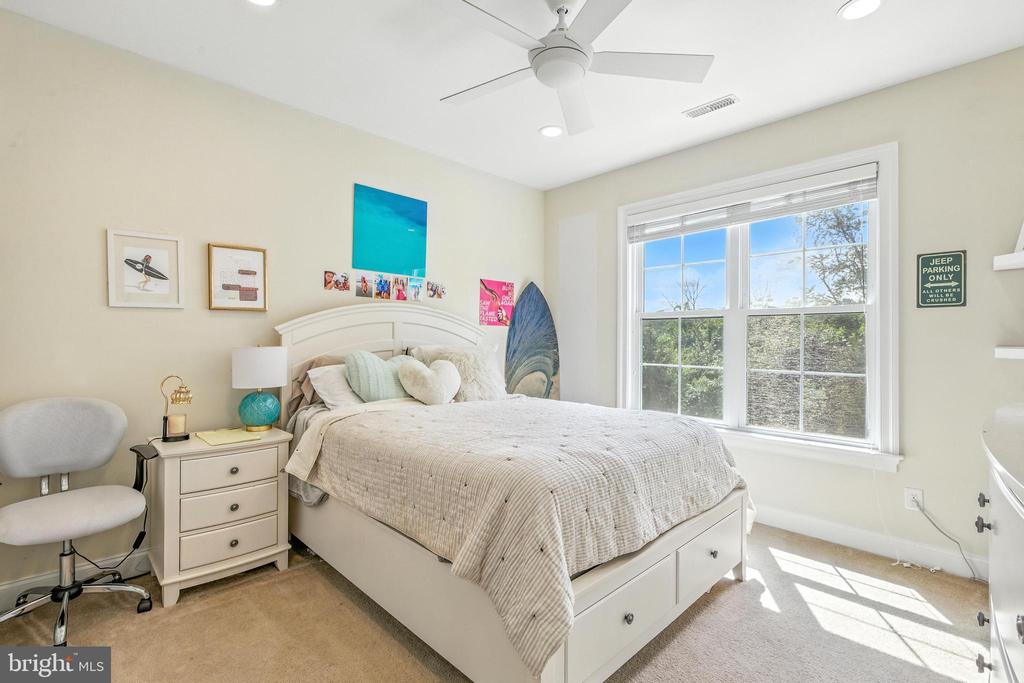 24 Oakmont Cir