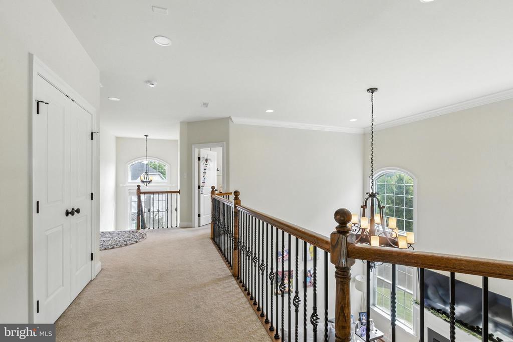24 Oakmont Cir