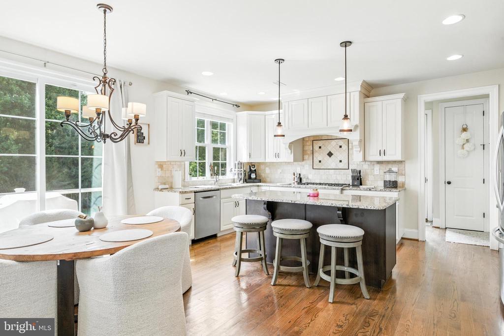 24 Oakmont Cir