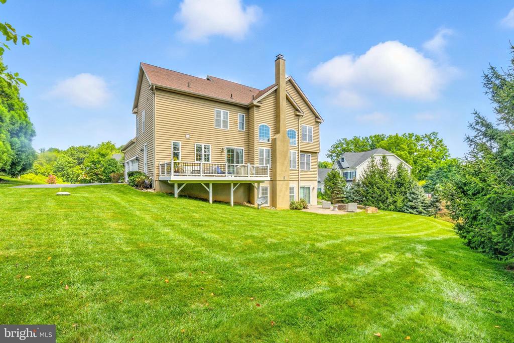 24 Oakmont Cir