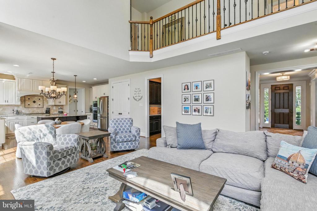 24 Oakmont Cir