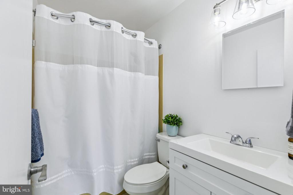 2401 W Colonial Dr