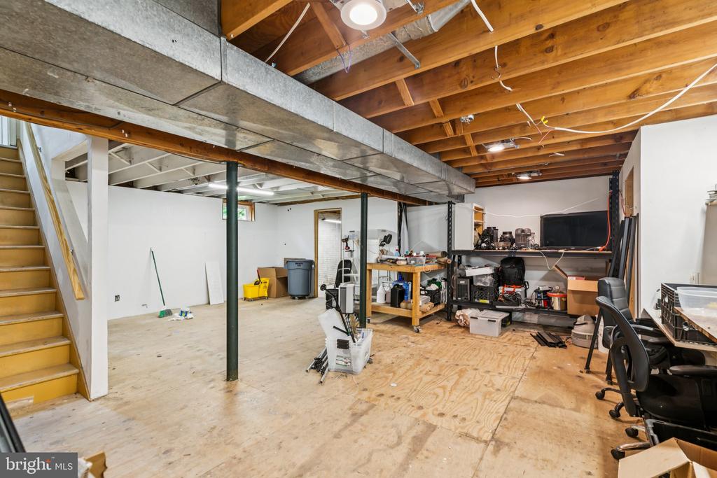 2401 W Colonial Dr