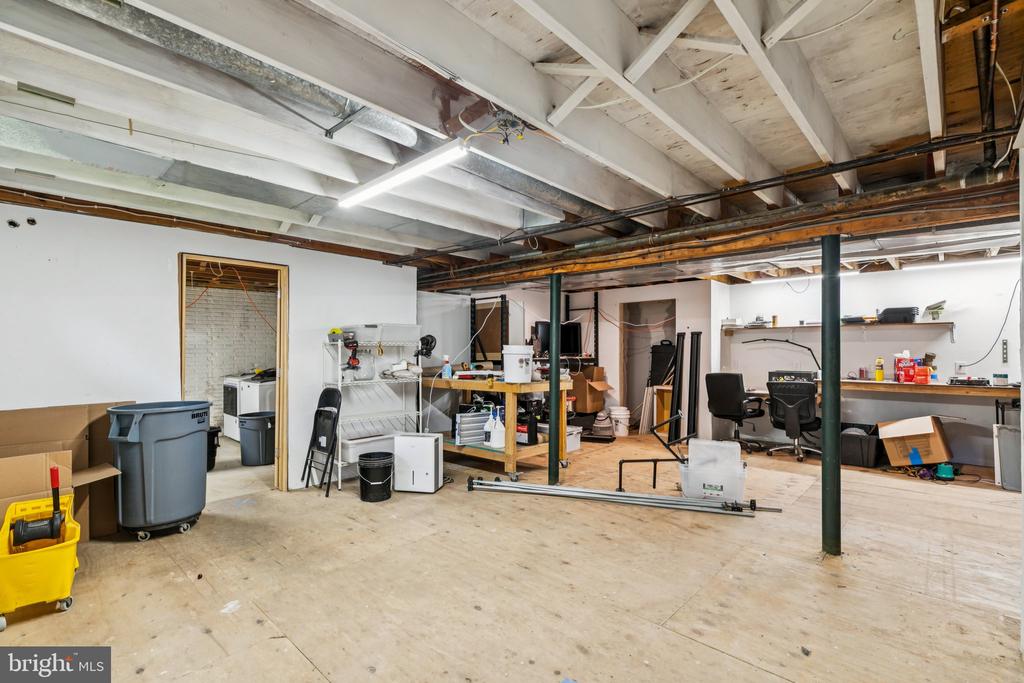 2401 W Colonial Dr