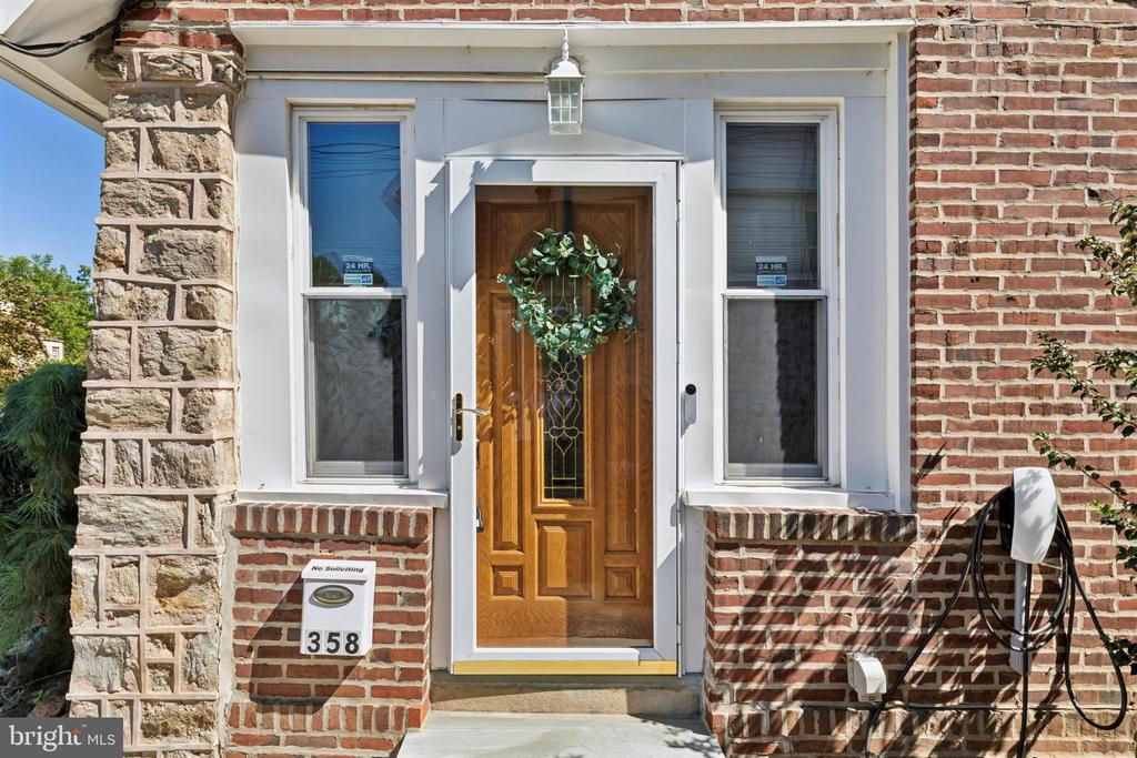 358 LAKEVIEW AVENUE