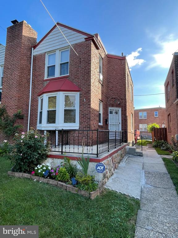 214 N LYNN BOULEVARD
