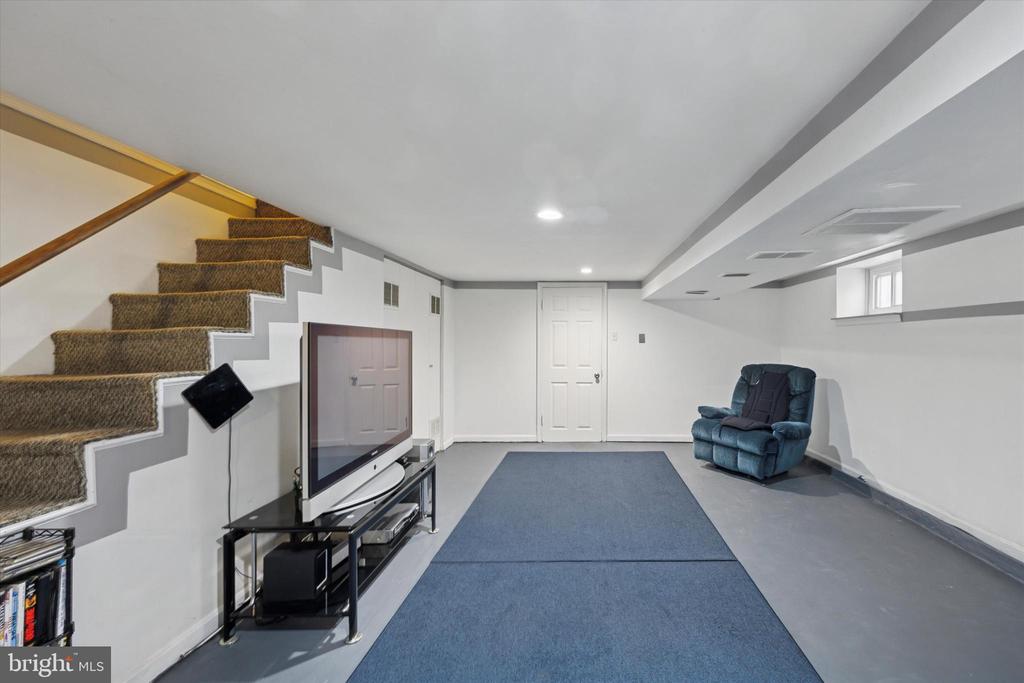 214 N LYNN BOULEVARD