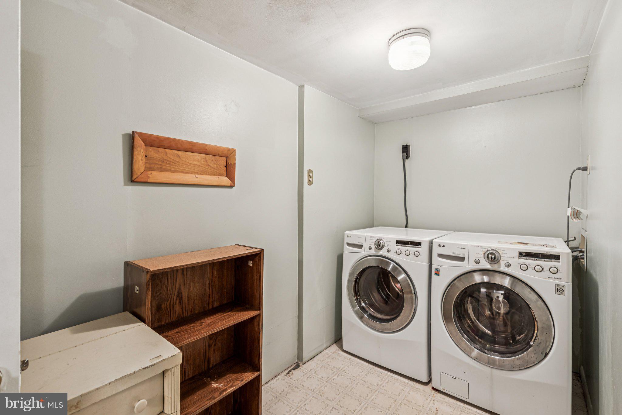 2613 SUNSET BOULEVARD