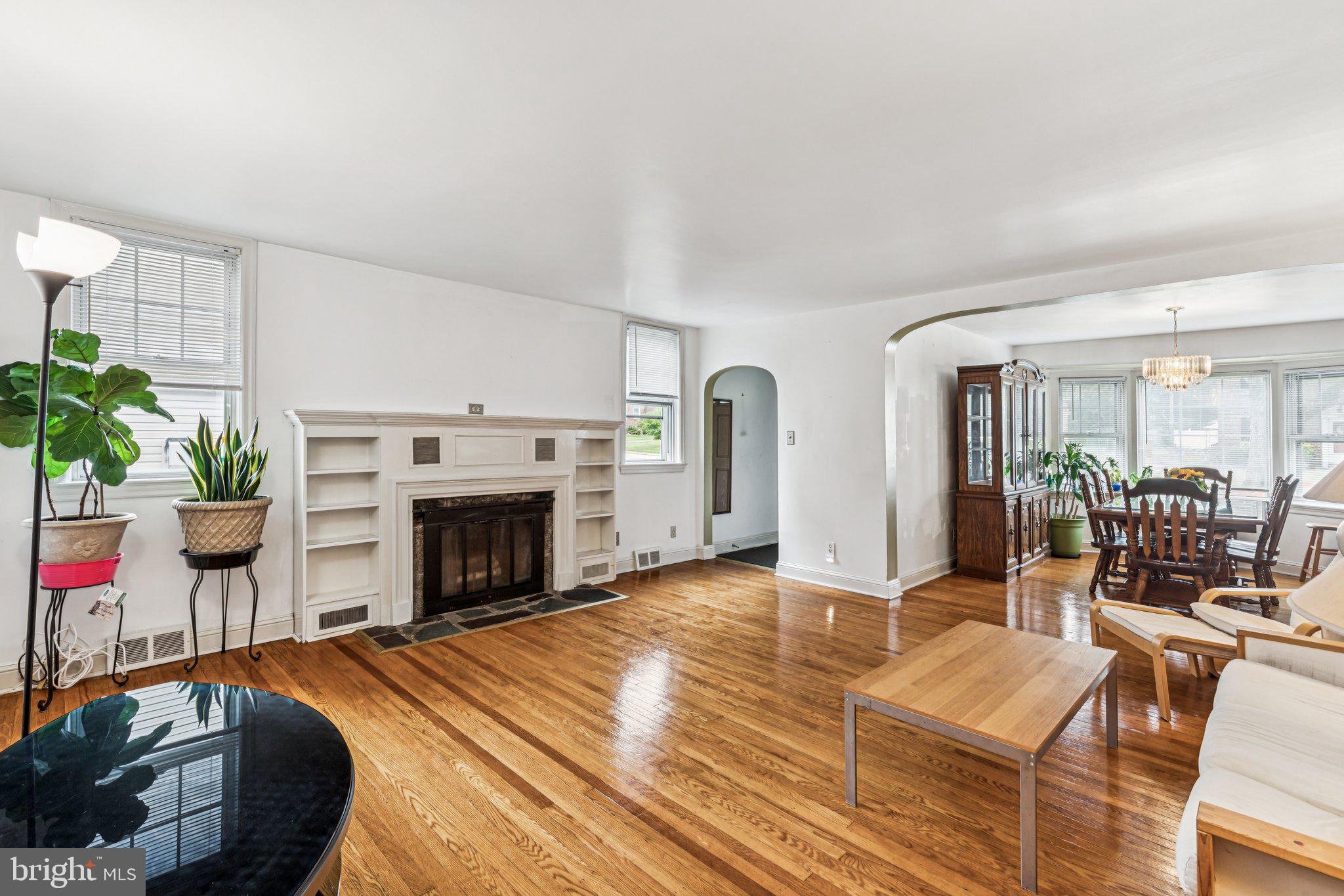 2613 SUNSET BOULEVARD