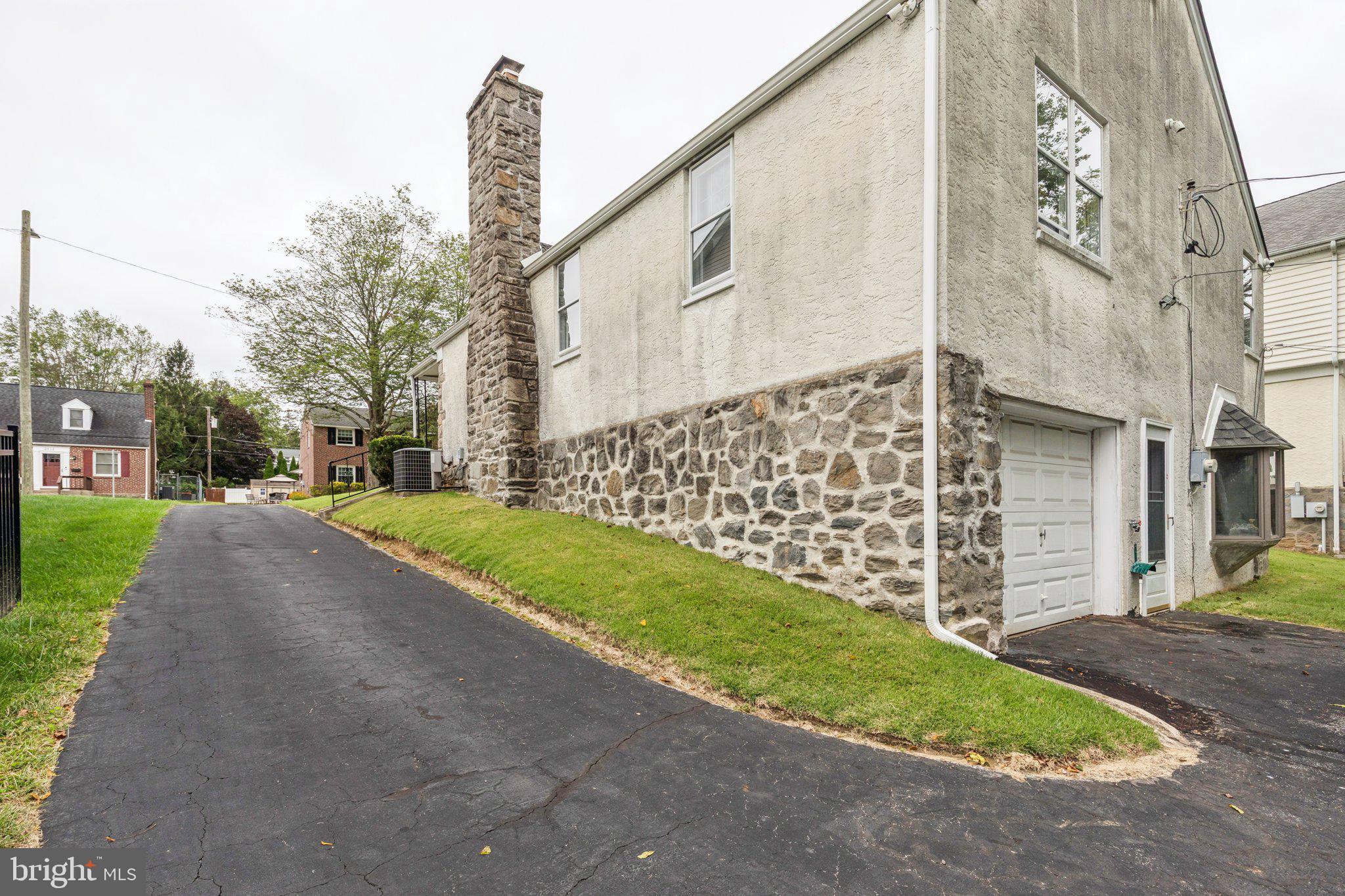 2613 SUNSET BOULEVARD