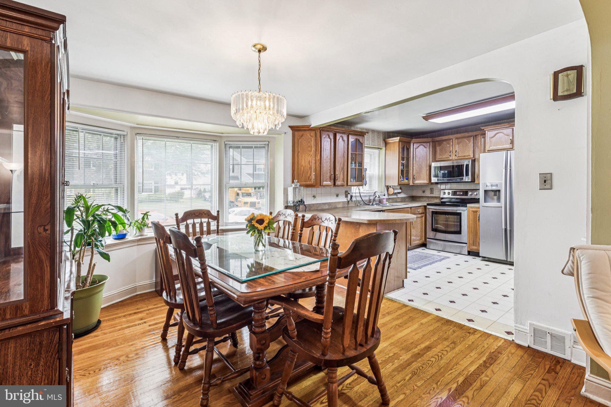 2613 SUNSET BOULEVARD