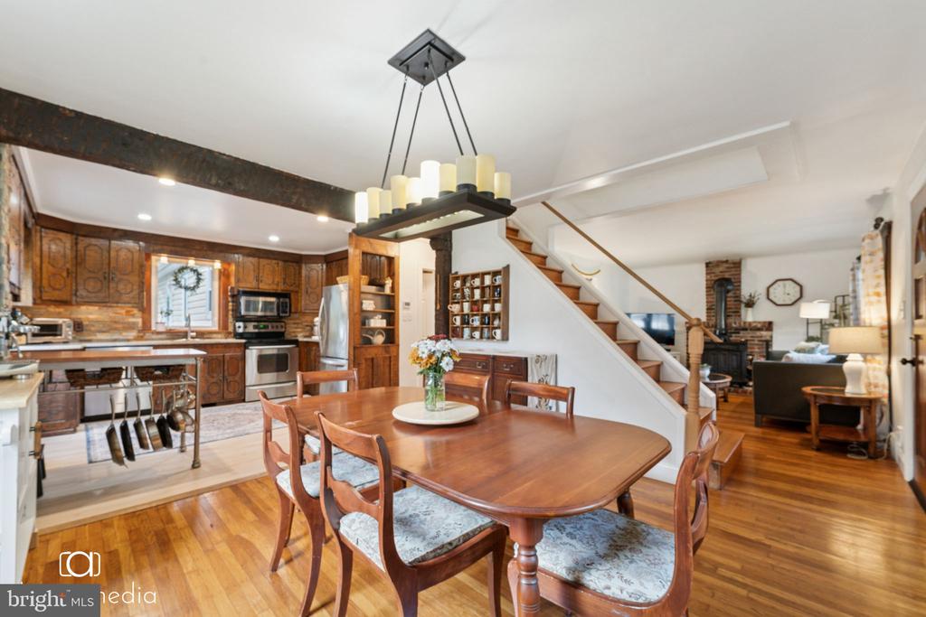 1361 VALLEY ROAD