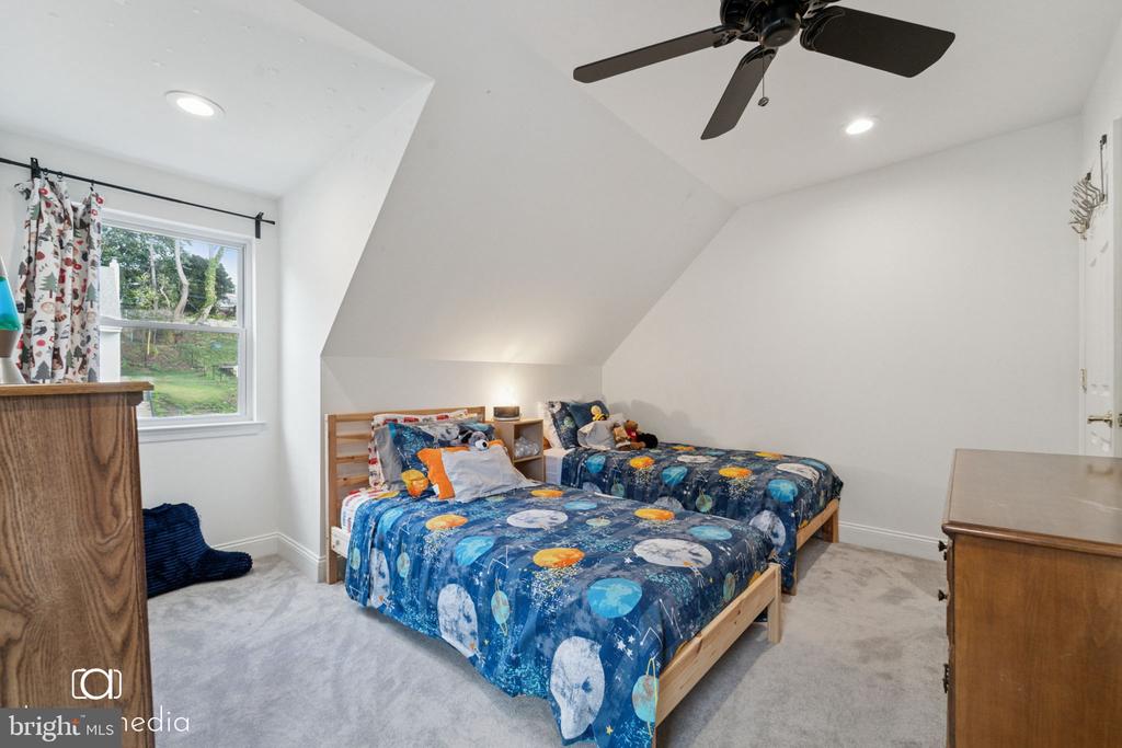 1361 VALLEY ROAD