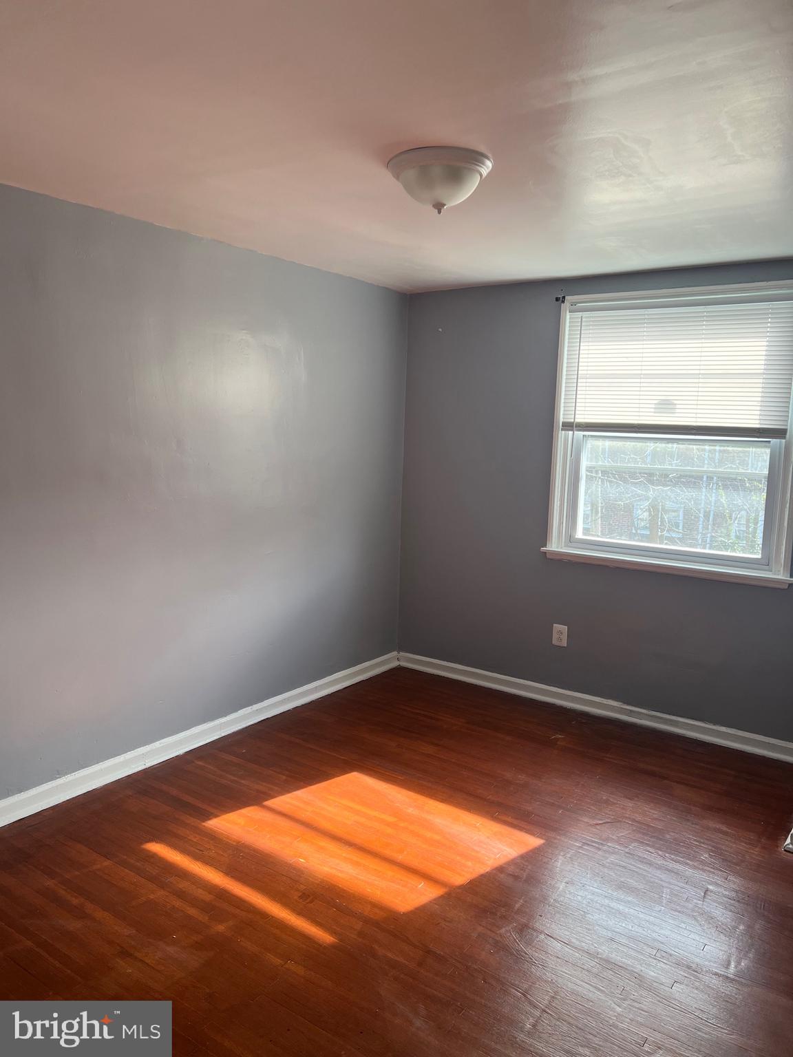 302 E ESSEX AVENUE 2