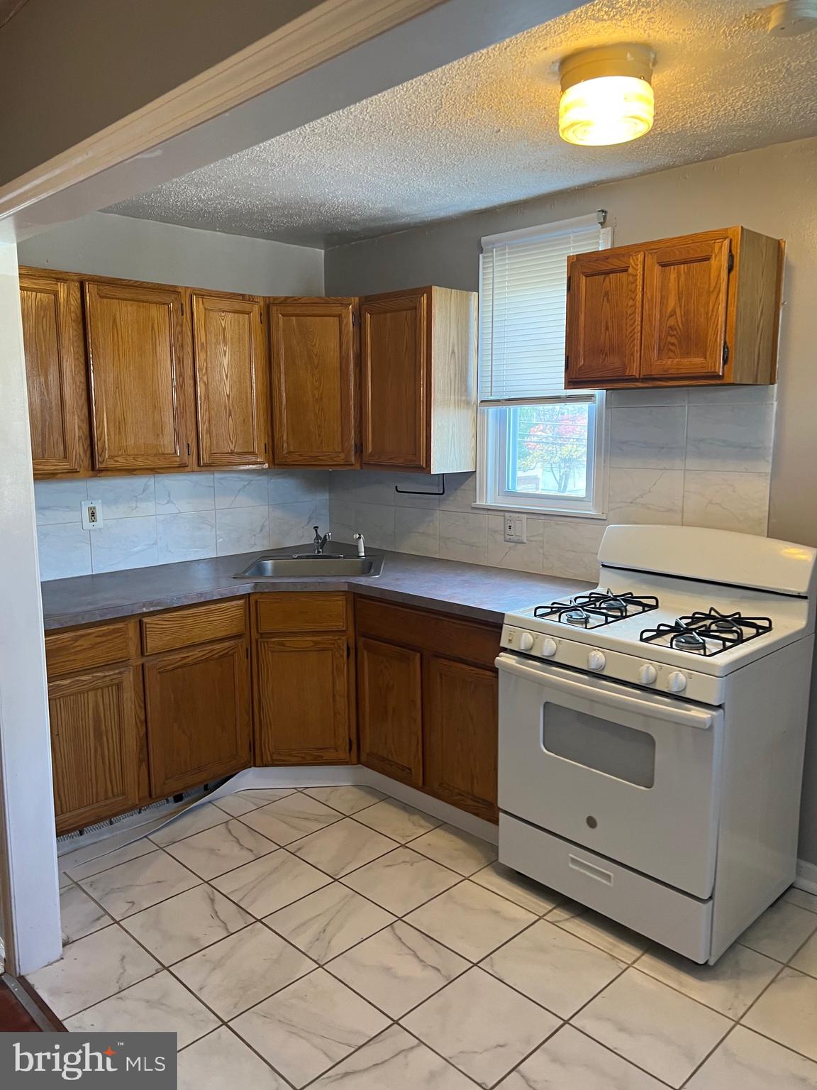 302 E ESSEX AVENUE 2