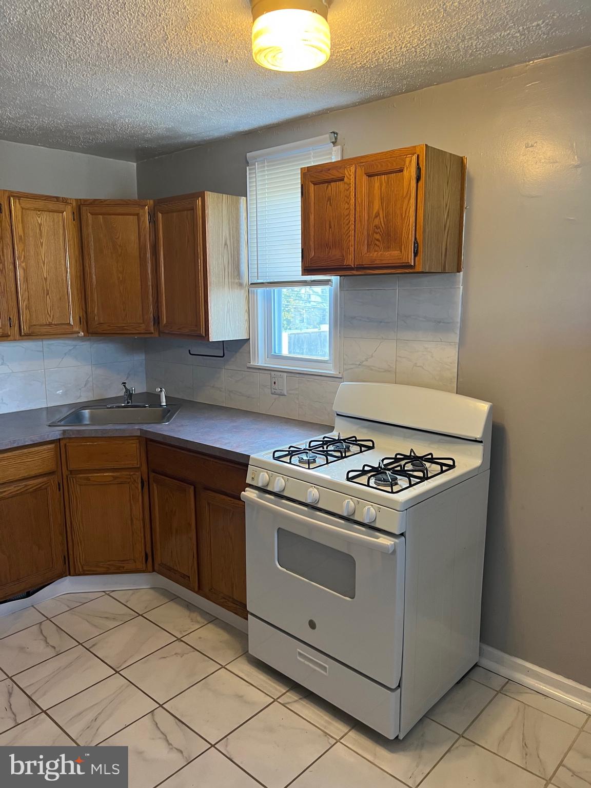 302 E ESSEX AVENUE 2