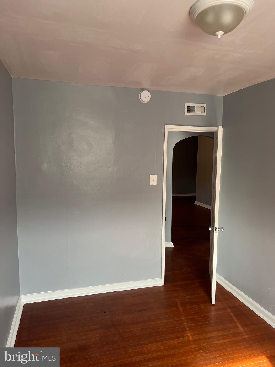 302 E ESSEX AVENUE 2