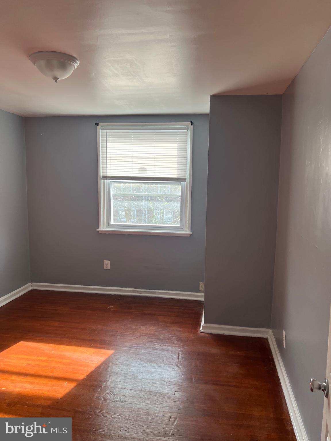 302 E ESSEX AVENUE 2