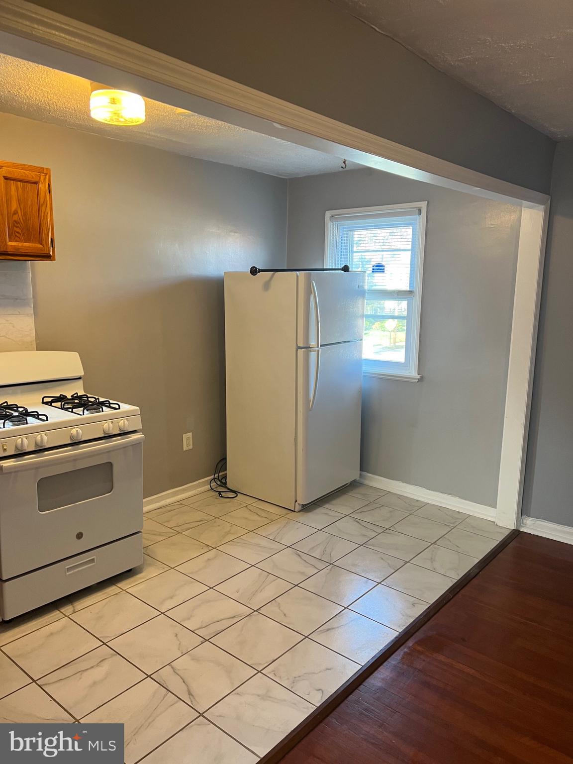 302 E ESSEX AVENUE 2