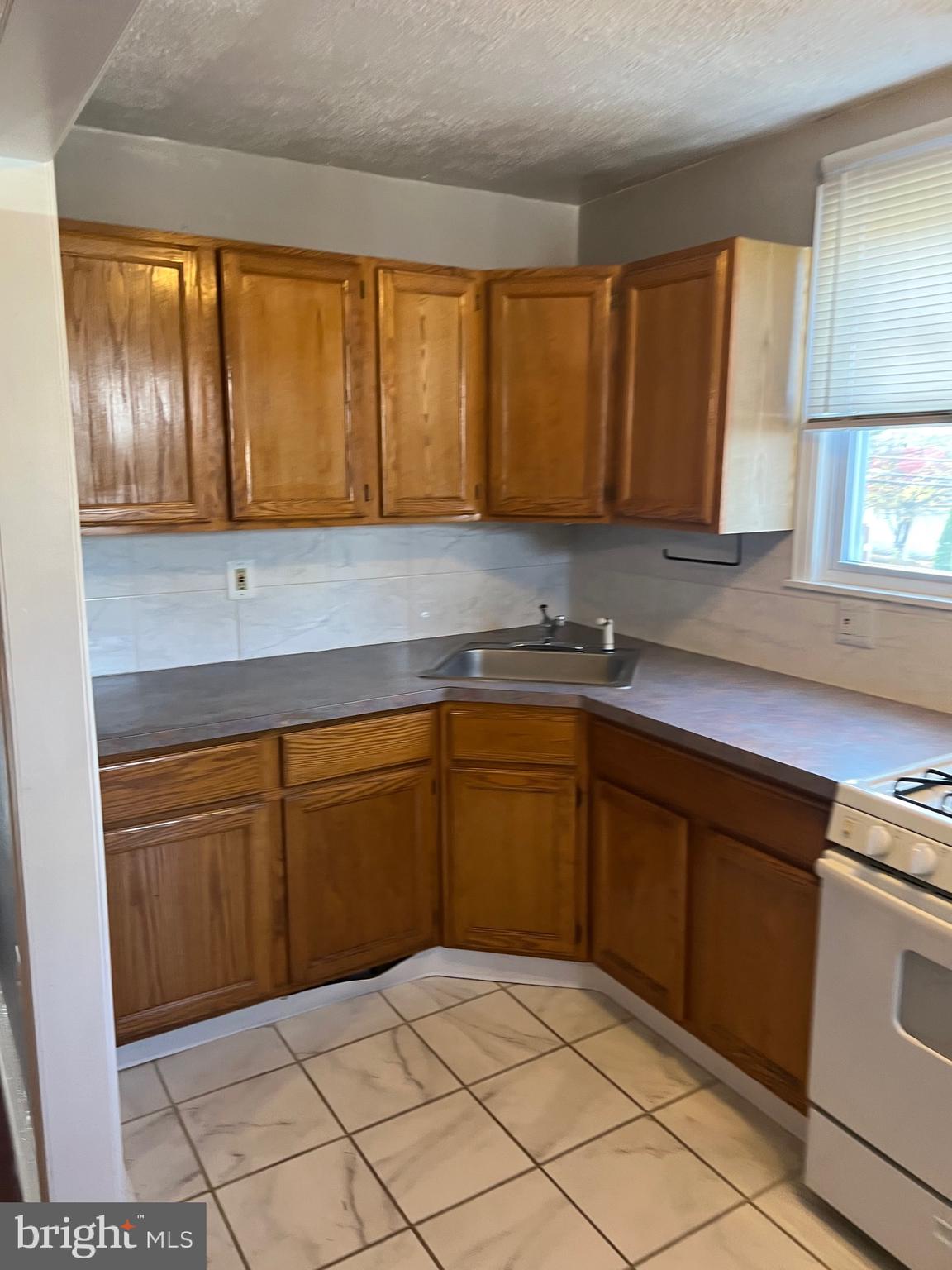 302 E ESSEX AVENUE 2