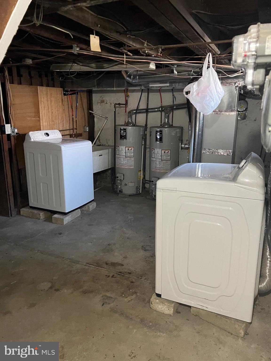 302 E ESSEX AVENUE 2