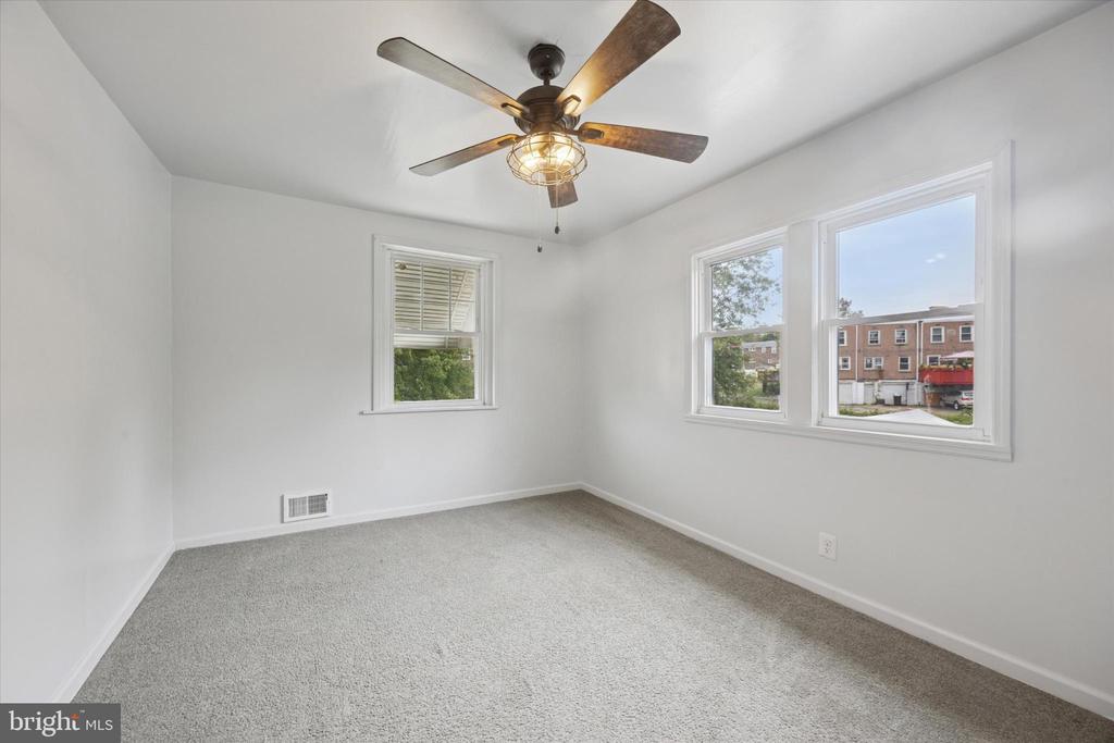 803 W OAK LANE