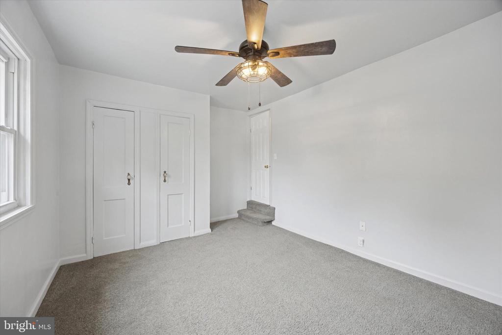 803 W OAK LANE
