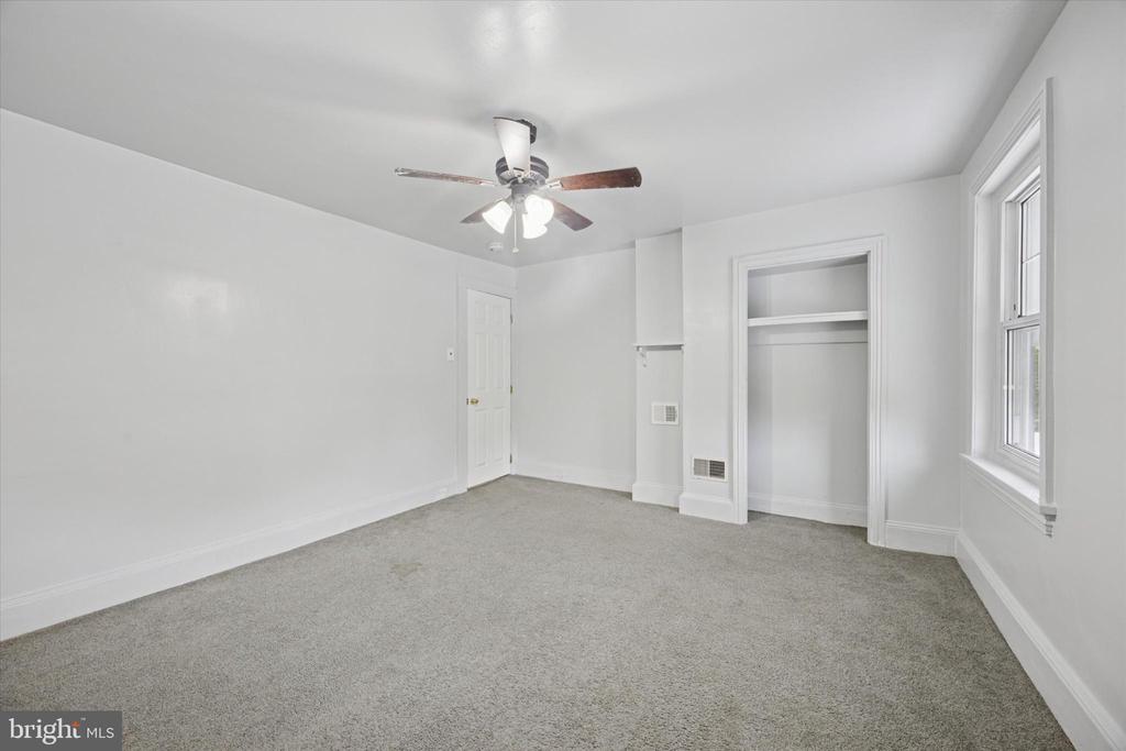 803 W OAK LANE