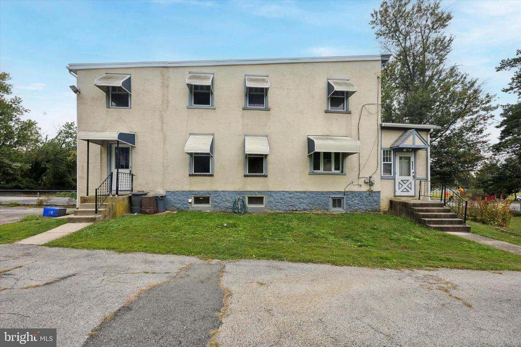 803 W OAK LANE