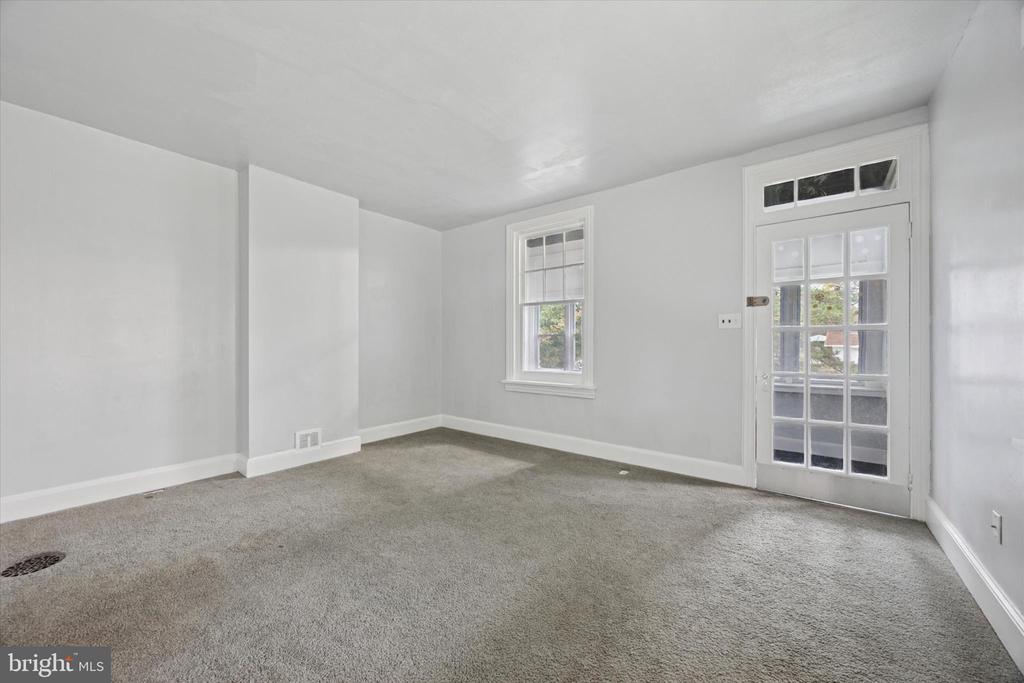 803 W OAK LANE