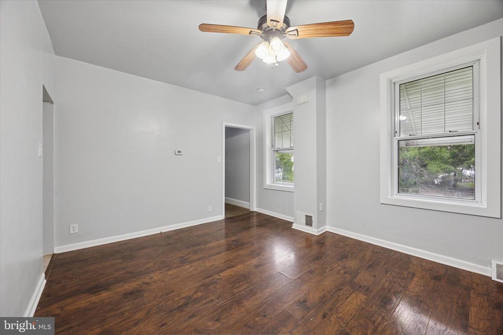 803 W OAK LANE