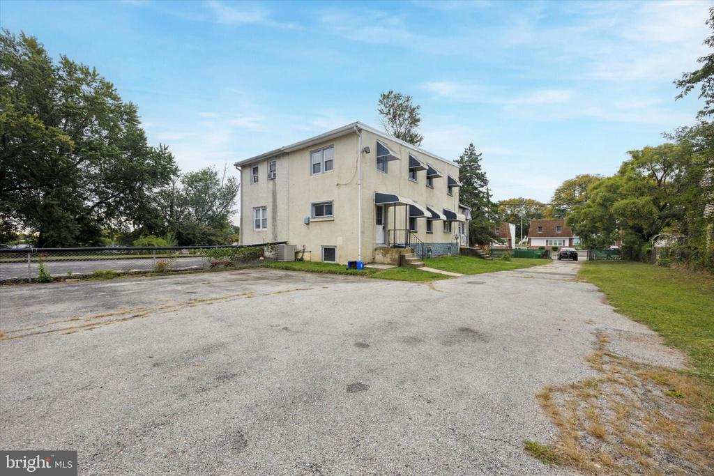 803 W OAK LANE