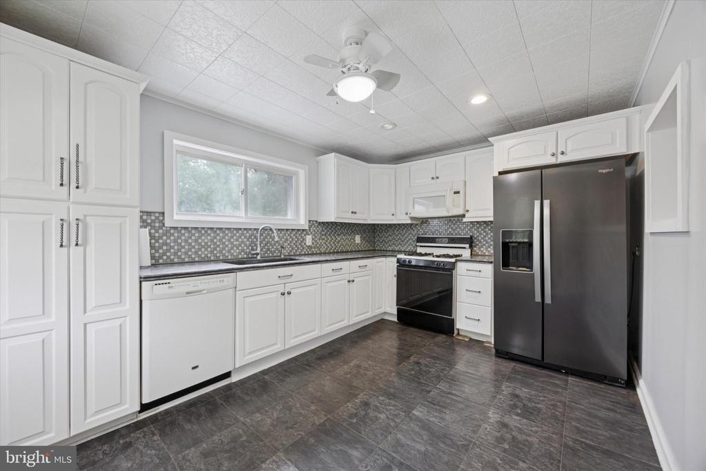 803 W OAK LANE